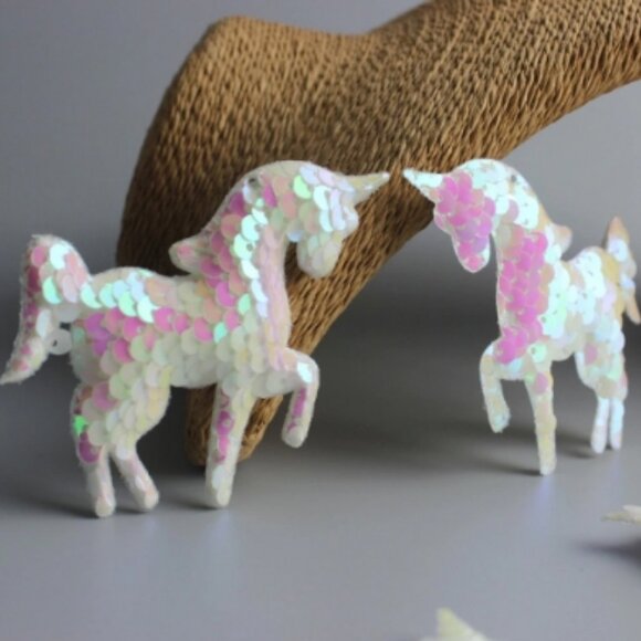 4 New White Sequin Unicorn Craft Gift Toys (7 x 6 cm) - Picture 2 of 3